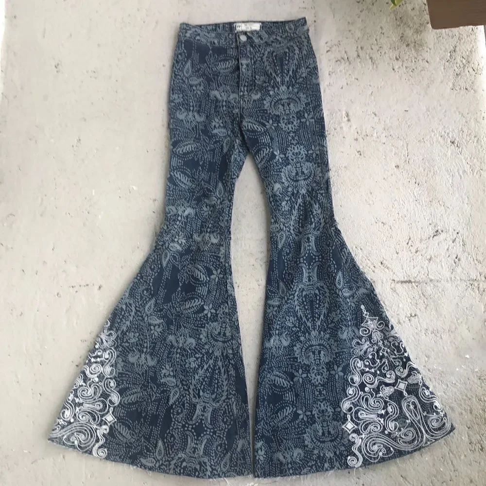 Free People Bell Bottom’s jeans